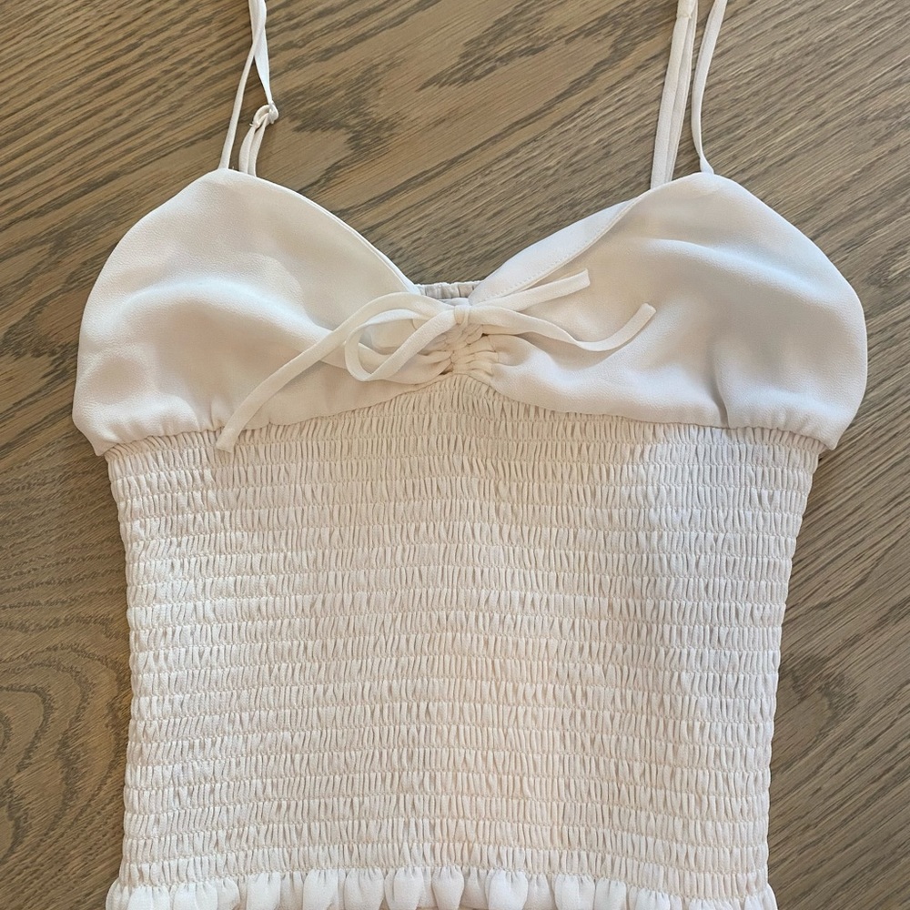 🤍NWT Aritzia Smocked Tank🤍